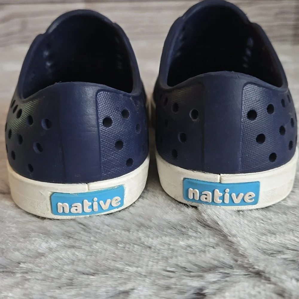Native Navy/White Watershoes, Kids Size 7, Great Condition